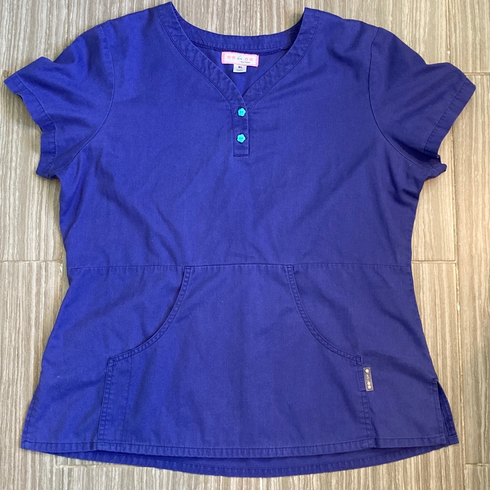 XL Koi brand Scrub Top. Used in great condition! 🦋
